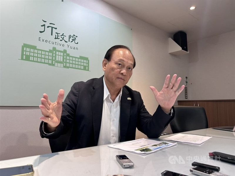 行政院の季連成政務委員＝6月18日、台北市
