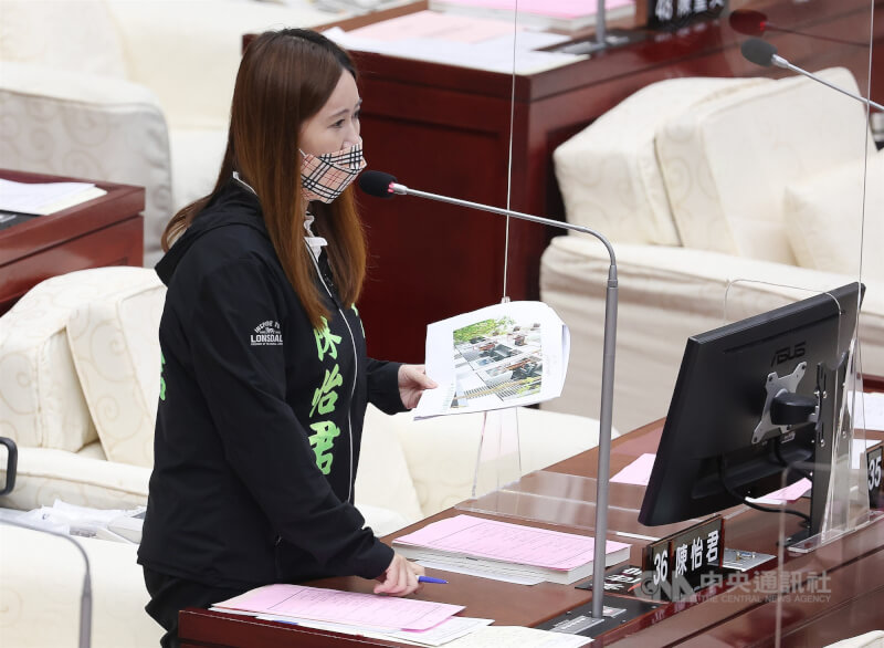 民進黨台北市議員陳怡君(圖)表態願意承擔原本林飛帆參選的第3選區,市黨部說樂觀其成,會推薦給黨中央。(中央社檔案照片)