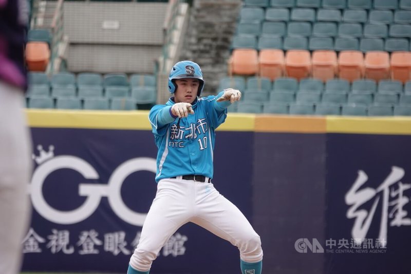 2023年新北國際城市U18棒球邀請賽新北藍隊成功達成6連霸,隊長陳睦衡本屆二刀出賽,在打擊方面維持亮眼表現,拿下打擊獎、打點獎及最佳指定打擊獎。中央社記者謝靜雯攝 112年12月23日