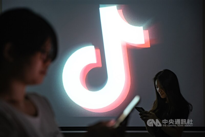 研究人員擔憂,具有爭議的TikTok透過推送親中內容,逐漸軟化台灣民眾對中國態度。(中央社檔案照片)