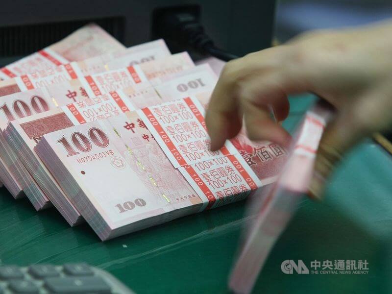 圖為新台幣紙鈔。(中央社檔案照片)